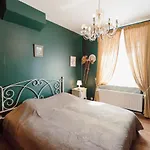 Au De 3*